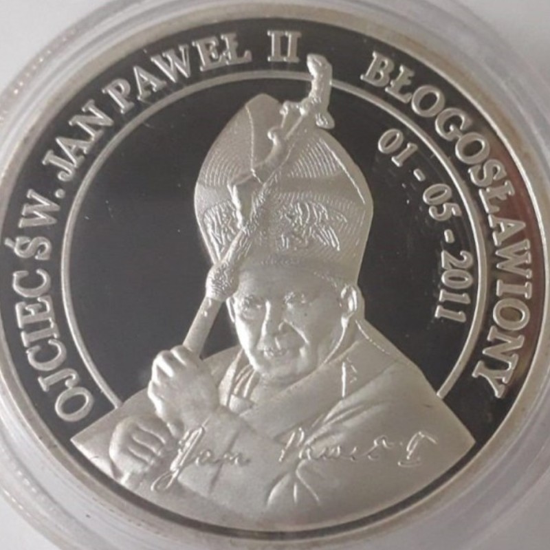 Srebrny medal z wizerunkiem Ojca Świętego błogosławionego Jana Pawła II